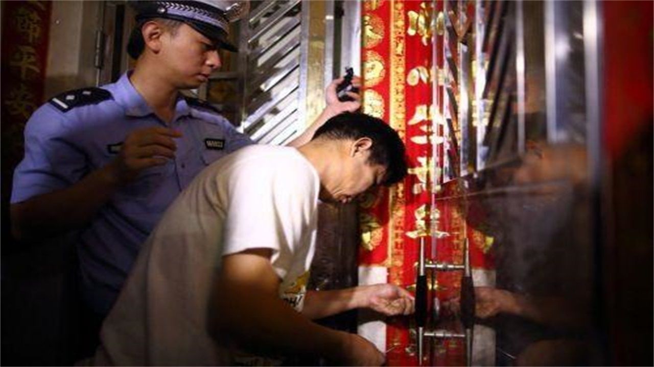 請開鎖師傅開了鎖后，師傅為什么一般都不進(jìn)門，就算主人請也不進(jìn)去？